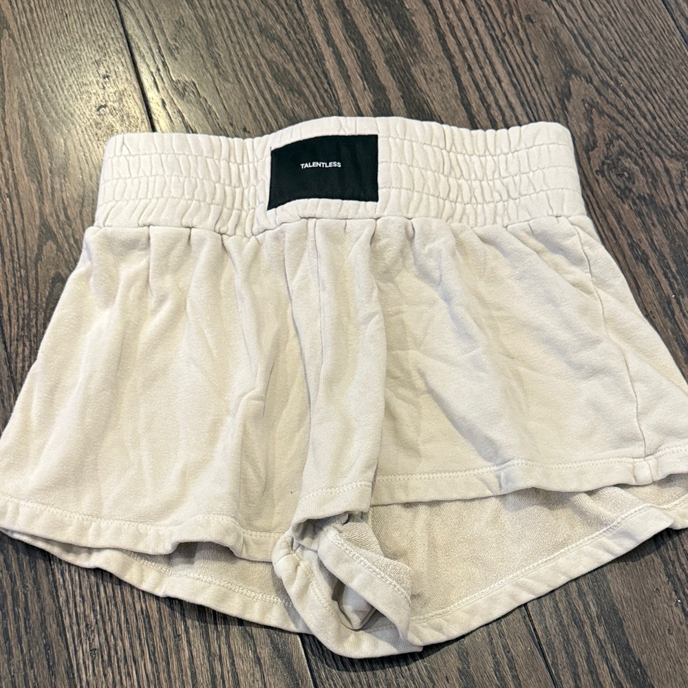 TALENTLESS Women's Cream Sweat shorts